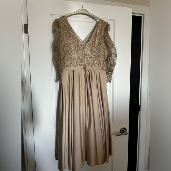 Dress - Picture 2 of 2